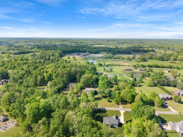 1034 Ridglea Dr, Burns, TN 37029