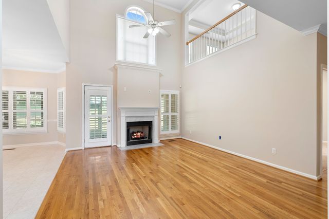 1034 Ridglea Dr, Burns, TN 37029
