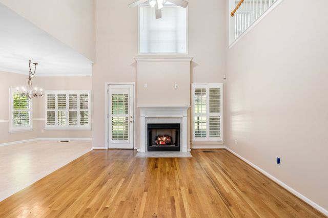 1034 Ridglea Dr, Burns, TN 37029