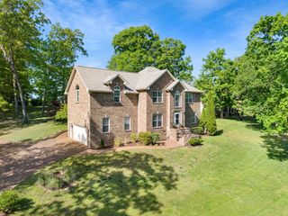 1034 Ridglea Dr, Burns, TN 37029