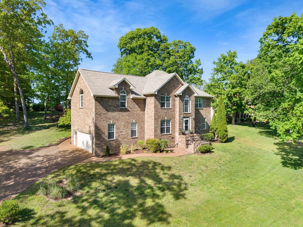 1034 Ridglea Dr, Burns, TN 37029