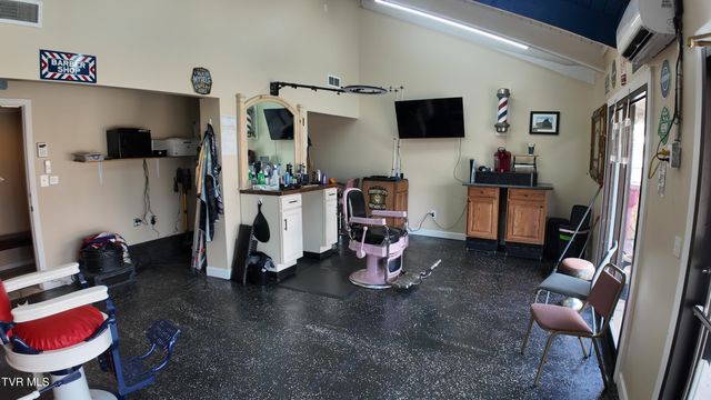 1001 North Roan Street, Johnson City, TN 37601