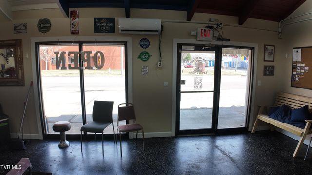 1001 North Roan Street, Johnson City, TN 37601