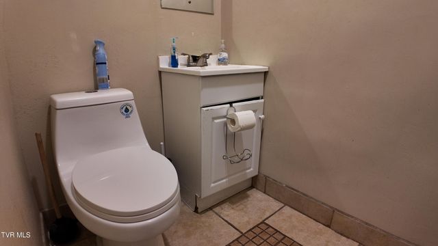 1001 North Roan Street, Johnson City, TN 37601