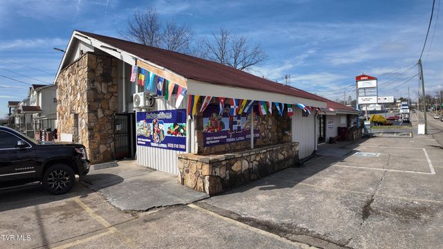 1001 North Roan Street, Johnson City, TN 37601