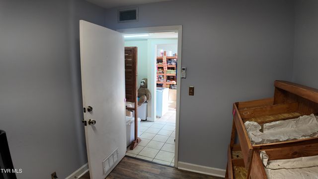 1001 North Roan Street, Johnson City, TN 37601