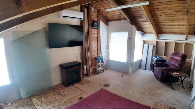 1001 North Roan Street, Johnson City, TN 37601