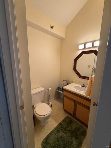 4050 E Eagle Bay Drive, Bloomington, IN 47401