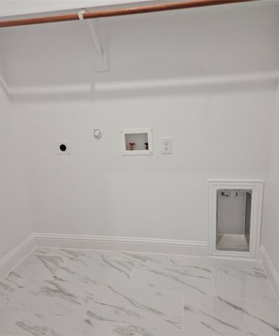 202 E 1st North Street, Kaufman, TX 75142