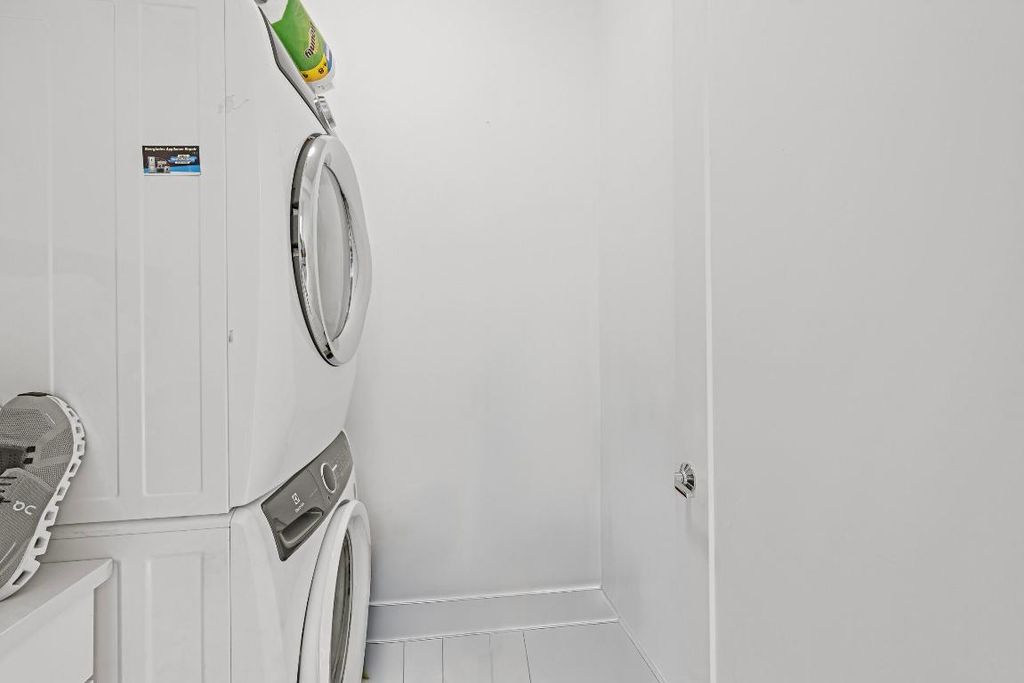 Image 24 of property listing at 1811 NW 42nd Drive, Boca Raton, FL 33431