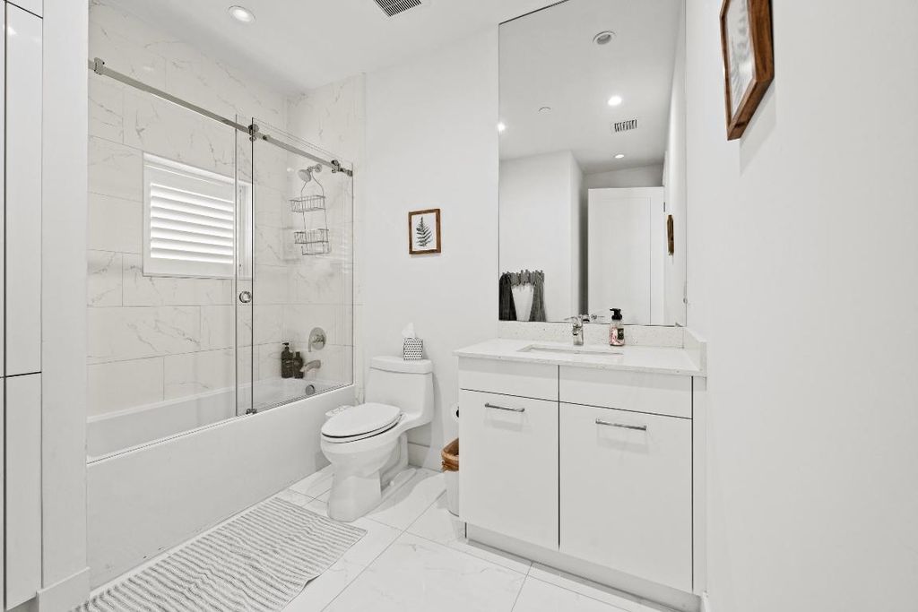 Image 28 of property listing at 1811 NW 42nd Drive, Boca Raton, FL 33431