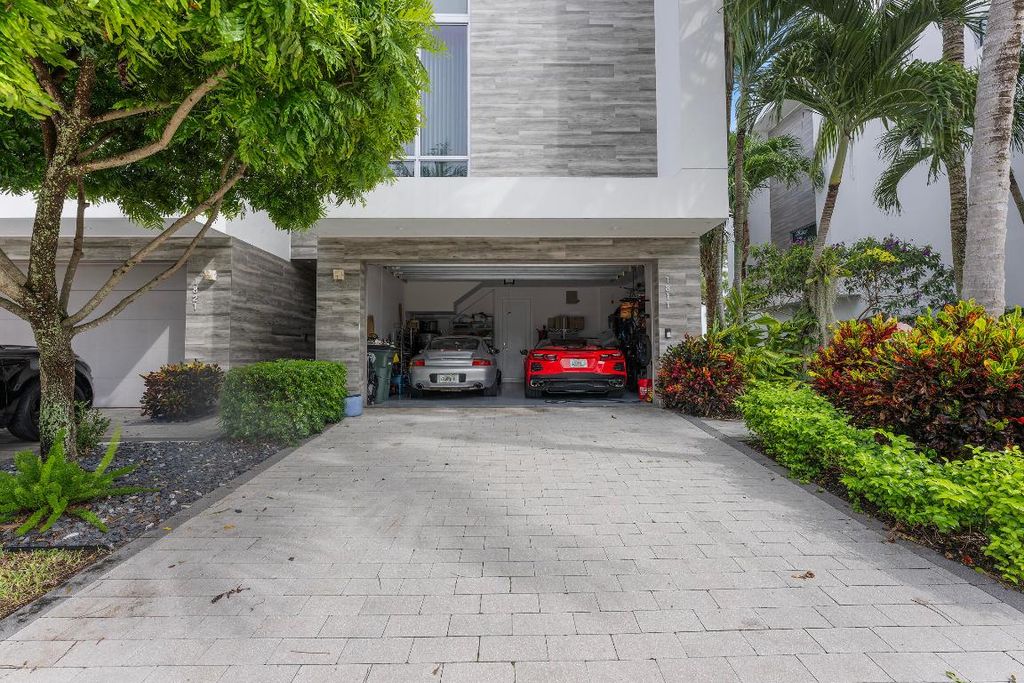 Image 3 of property listing at 1811 NW 42nd Drive, Boca Raton, FL 33431