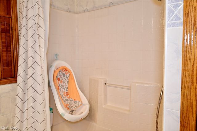 3045 Paradise Avenue, Canfield, OH 44406