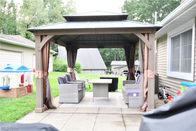 3045 Paradise Avenue, Canfield, OH 44406