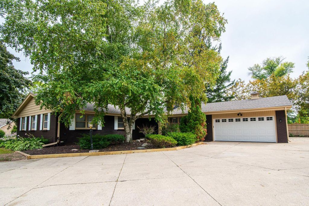 7412 N Boyd WAY, Milwaukee, WI 53217