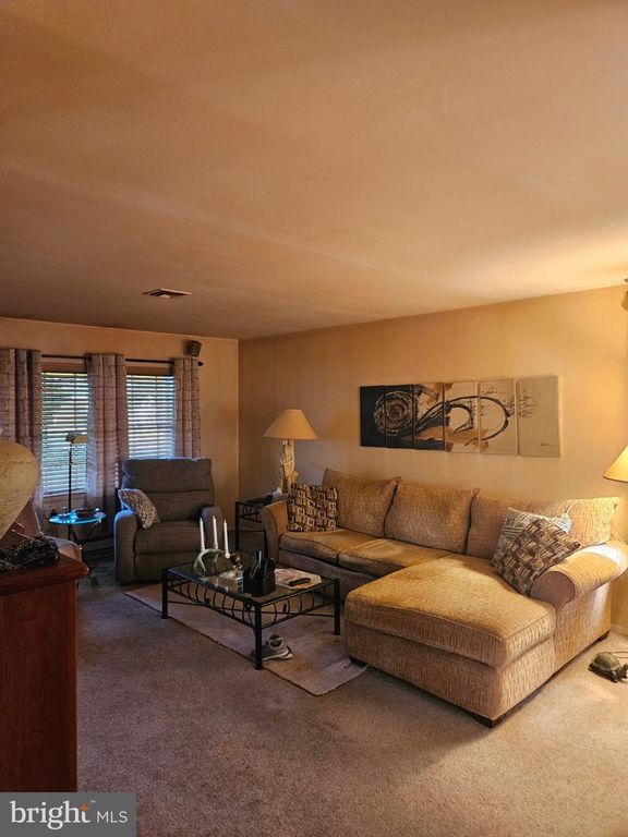 7 GRAMERCY PL, SOUTHAMPTON, NJ 08088 — photo 2