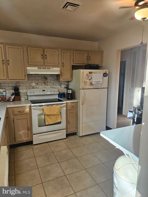 7 GRAMERCY PL, SOUTHAMPTON, NJ 08088 — photo 4