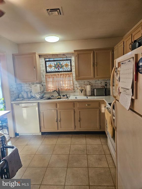 7 GRAMERCY PL, SOUTHAMPTON, NJ 08088 — photo 5