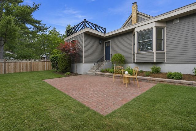 208 Dundee Avenue, Barrington, IL 60010