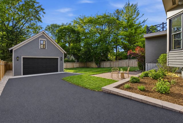 208 Dundee Avenue, Barrington, IL 60010