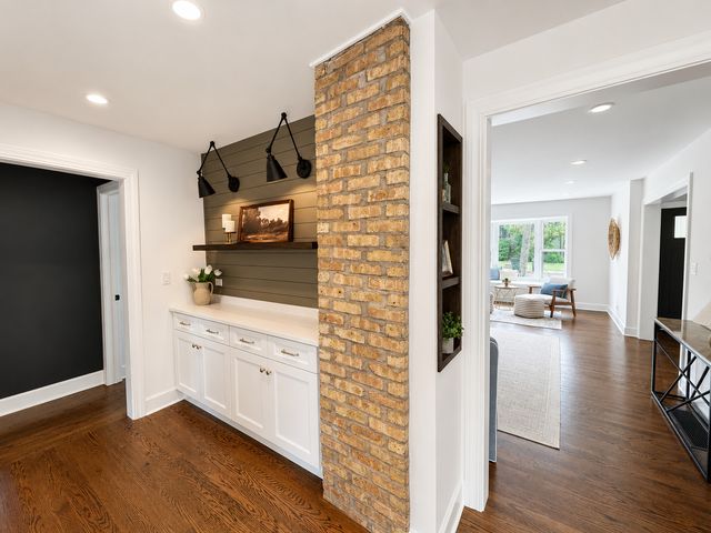 208 Dundee Avenue, Barrington, IL 60010