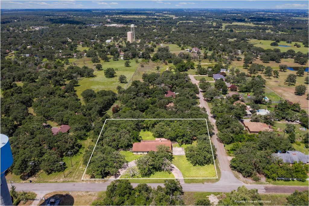 101 Sand Oak, Rockdale, TX 76567