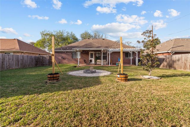 504 Teal Drive, Dickinson, TX 77539