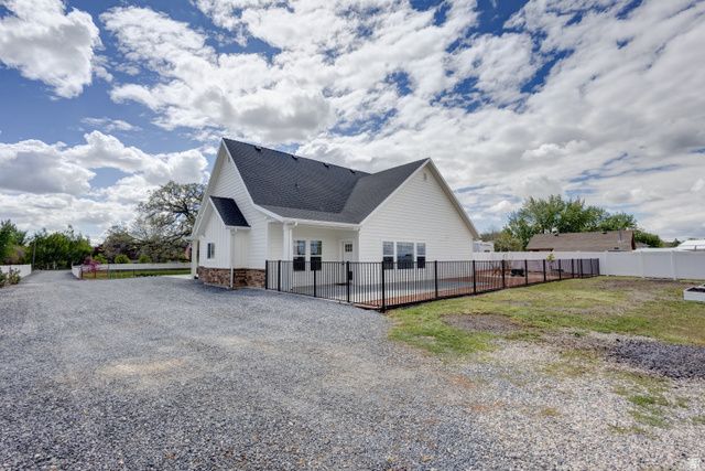 604 W HARRISVILLE RD, Harrisville, UT 84404