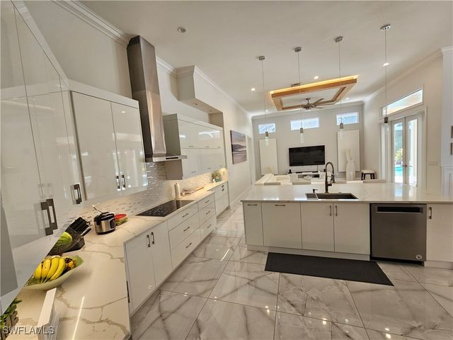 8122 Wilshire Lakes BLVD, Naples, FL 34109