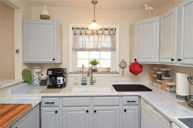121 SEAHORSE DRIVE SE C, St Petersburg, FL 33705
