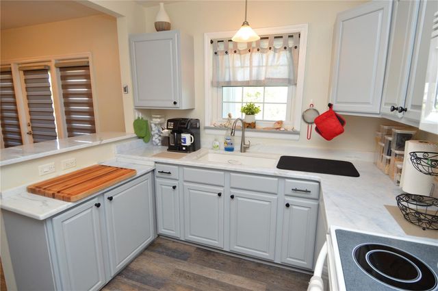 121 SEAHORSE DRIVE SE C, St Petersburg, FL 33705