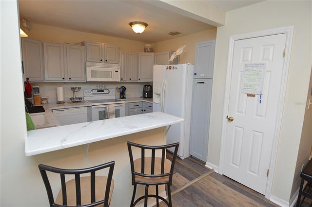 121 SEAHORSE DRIVE SE C, St Petersburg, FL 33705