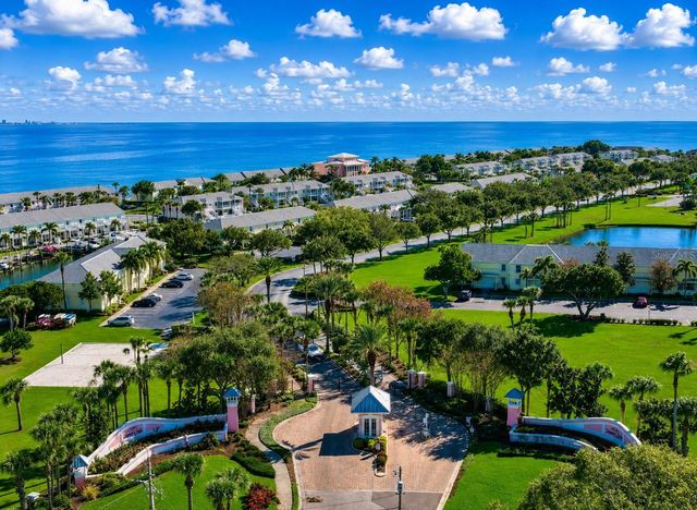 121 SEAHORSE DRIVE SE C, St Petersburg, FL 33705