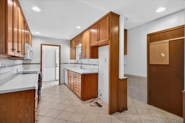 116 Ramblewood Road, Bartlesville, OK 74003