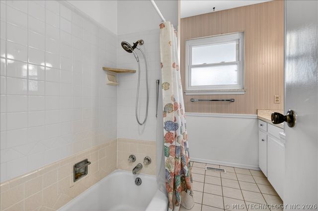 116 Ramblewood Road, Bartlesville, OK 74003