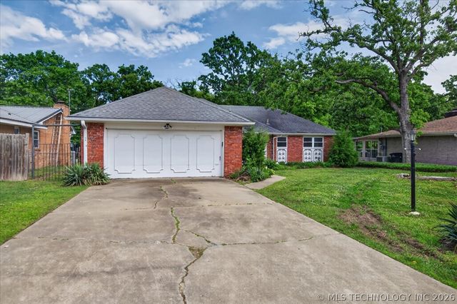 116 Ramblewood Road, Bartlesville, OK 74003