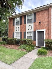455 Mall Boulevard 13, Savannah, GA 31406