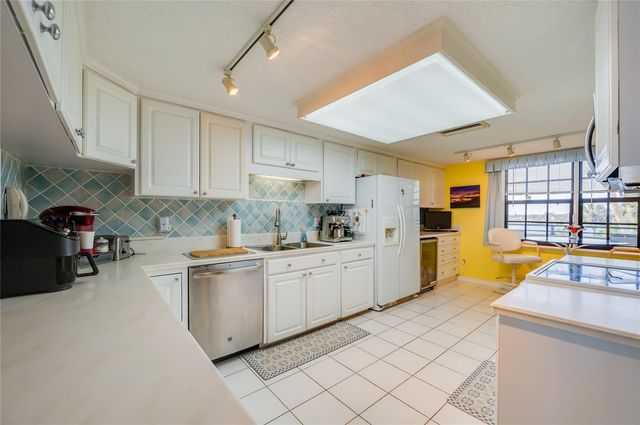 731 MARINA POINT DRIVE 731, Daytona Beach, FL 32114