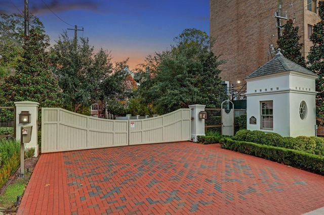 28 Audubon Hollow Lane, Houston, TX 77027