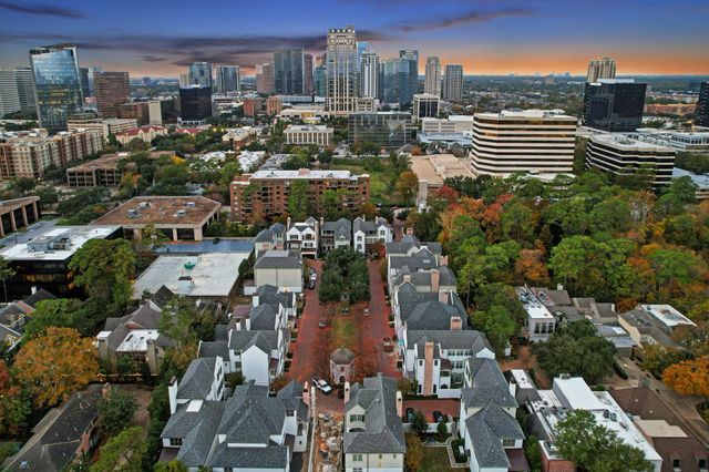 28 Audubon Hollow Lane, Houston, TX 77027