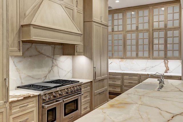 28 Audubon Hollow Lane, Houston, TX 77027