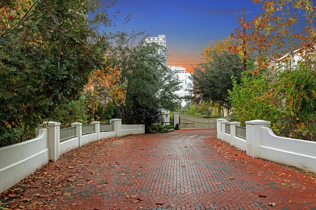 28 Audubon Hollow Lane, Houston, TX 77027