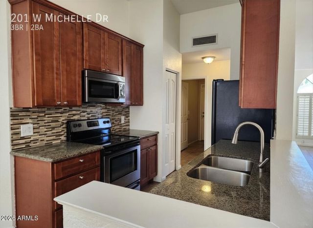 201 W MICHELLE Drive, Phoenix, AZ 85023