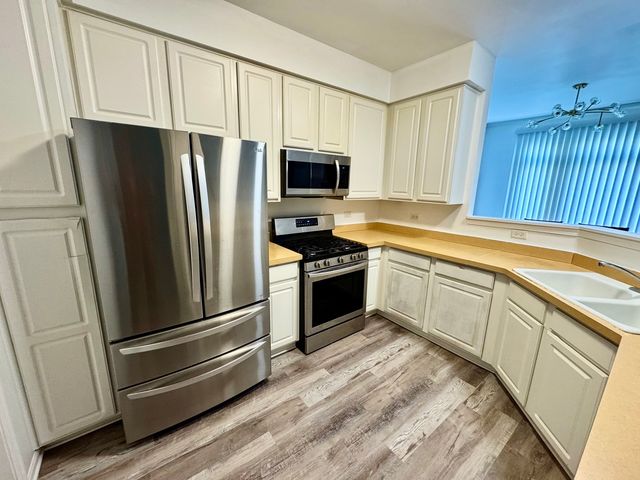 24041 W Walnut Circle, Plainfield, IL 60585