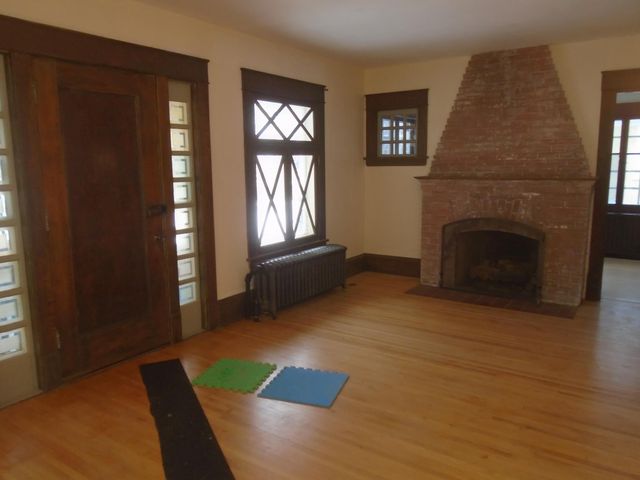 1048 Linwood Avenue, Saint Paul, MN 55105