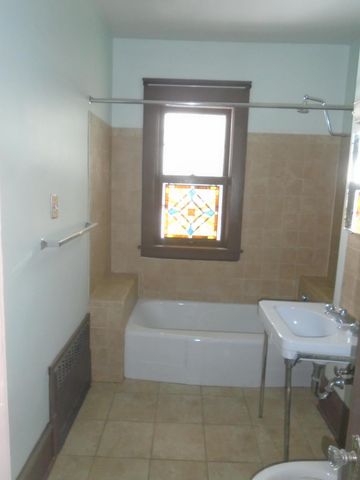 1048 Linwood Avenue, Saint Paul, MN 55105