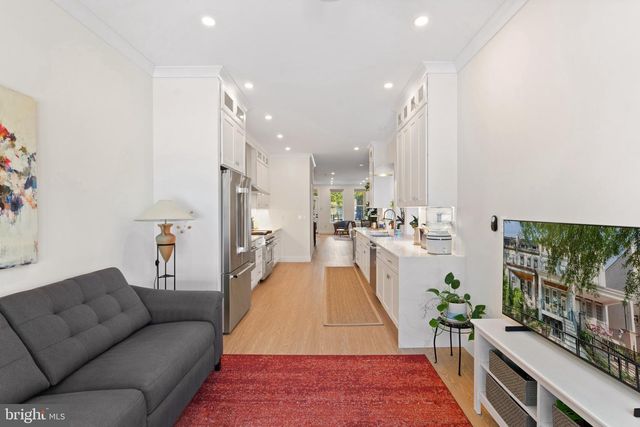 922 8TH ST NE, Washington, DC 20002