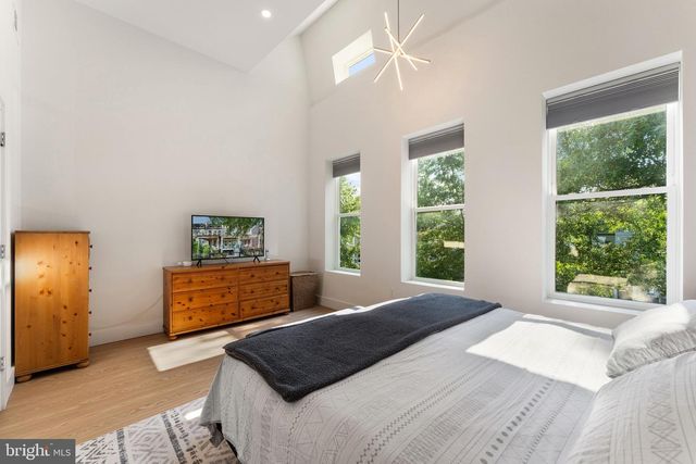 922 8TH ST NE, Washington, DC 20002