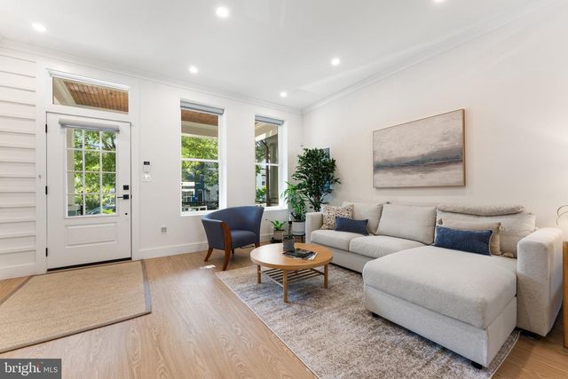 922 8TH ST NE, Washington, DC 20002