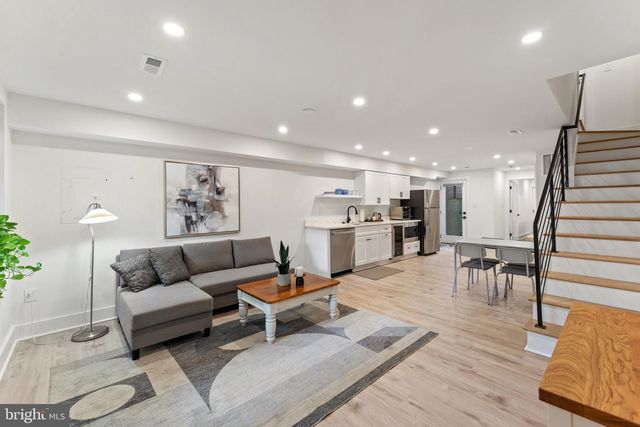 922 8TH ST NE, Washington, DC 20002